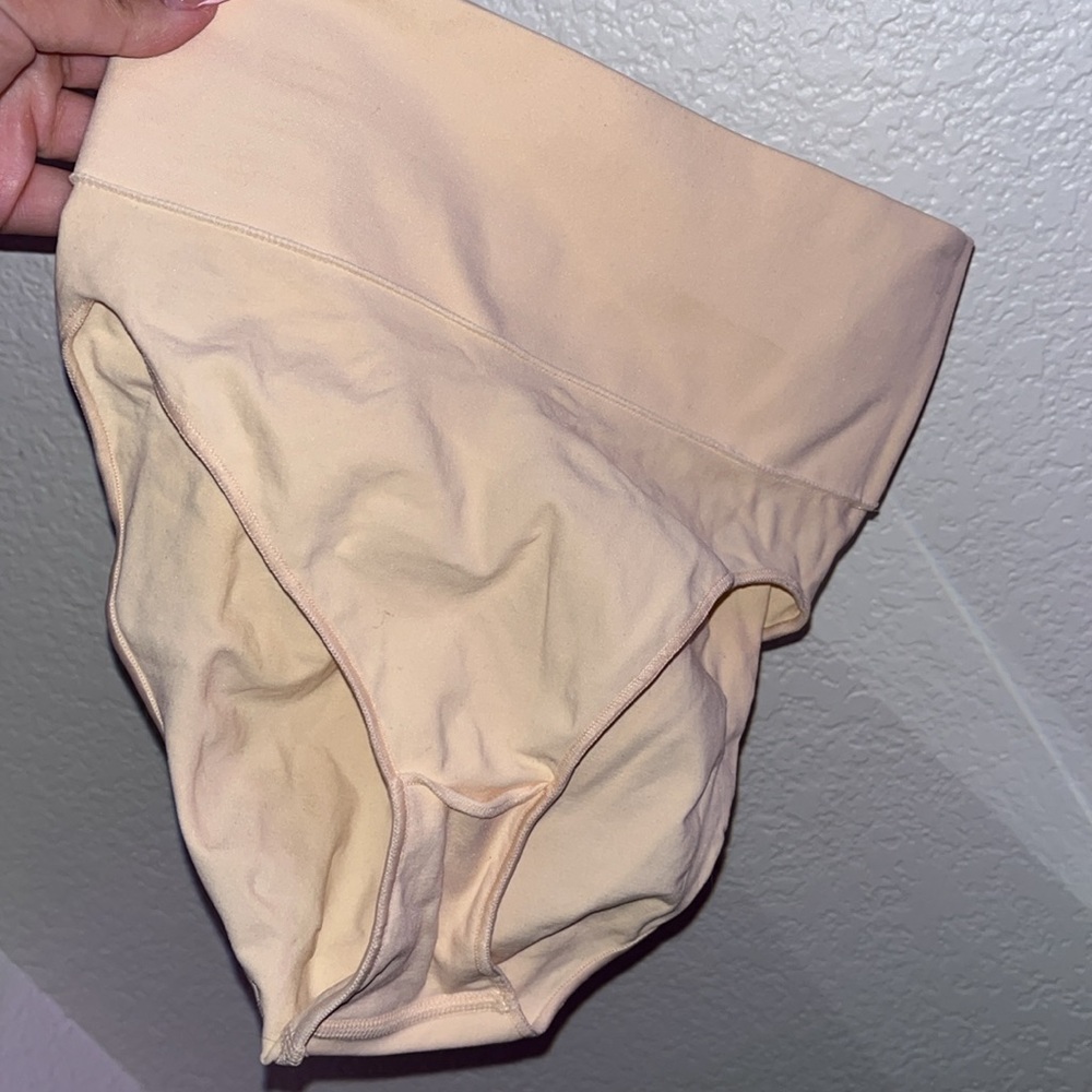 NWOT SKIMS PANTY - Picture 9 of 10